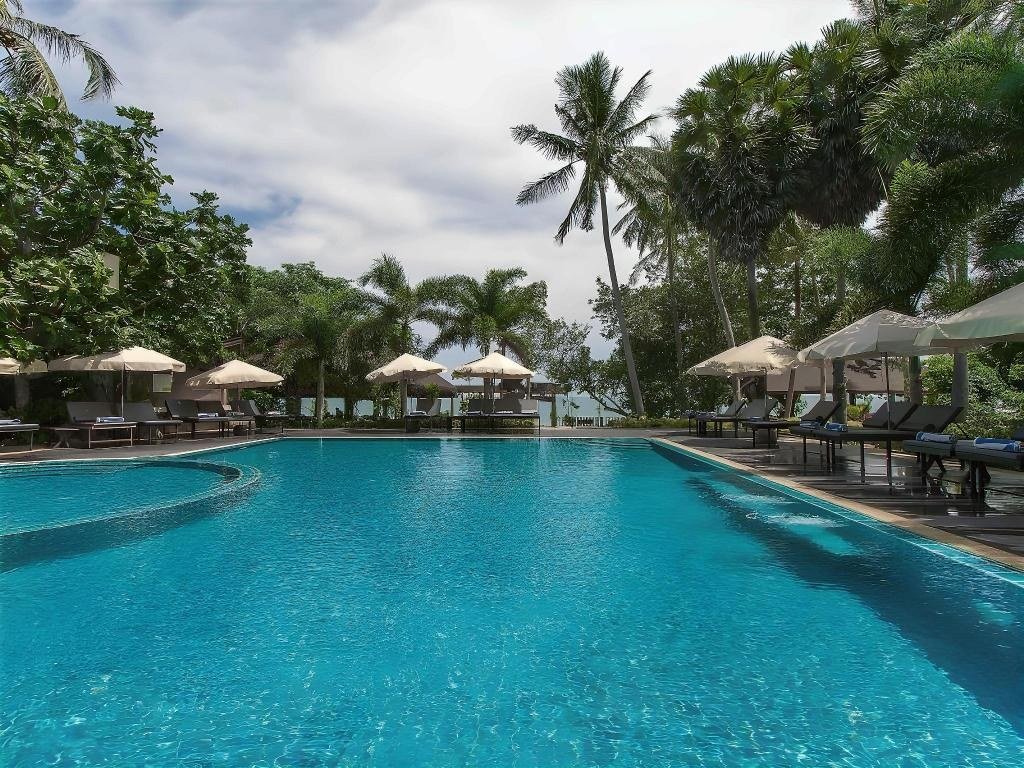 Swimming pool [outdoor]