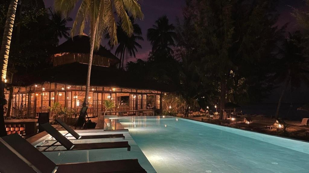 Swimming pool