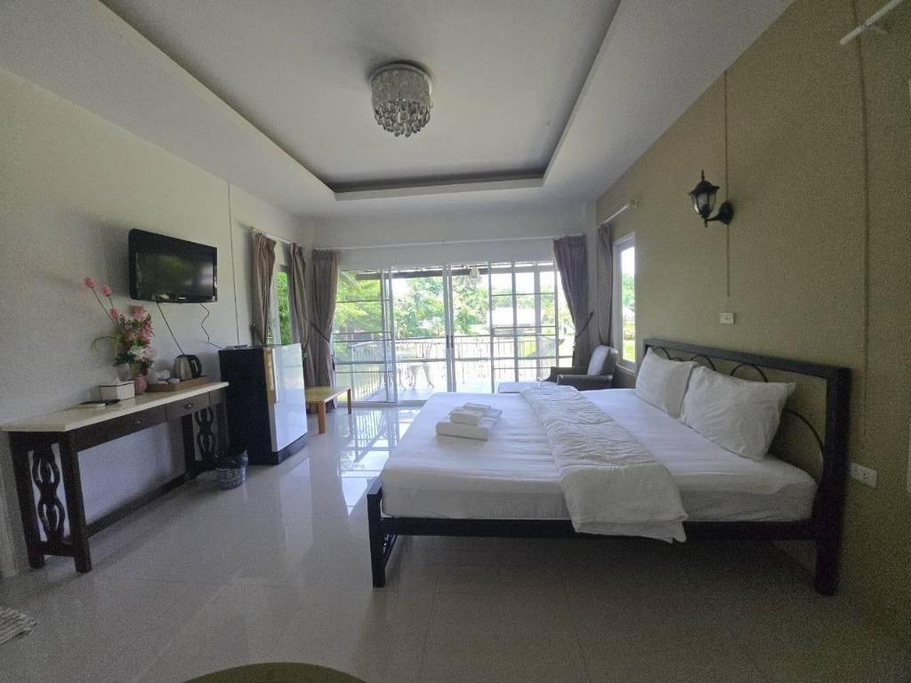 Honeymoon Room - Bedroom