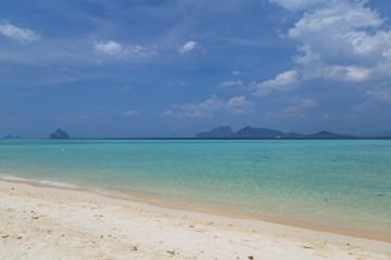 Shoreline on Ko Kradan