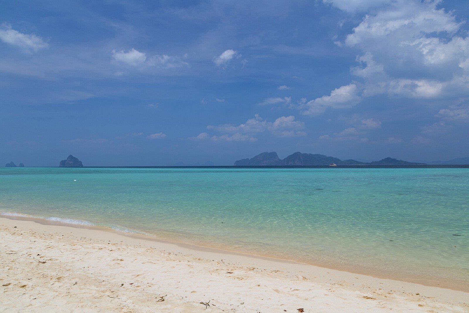 Shoreline on Ko Kradan