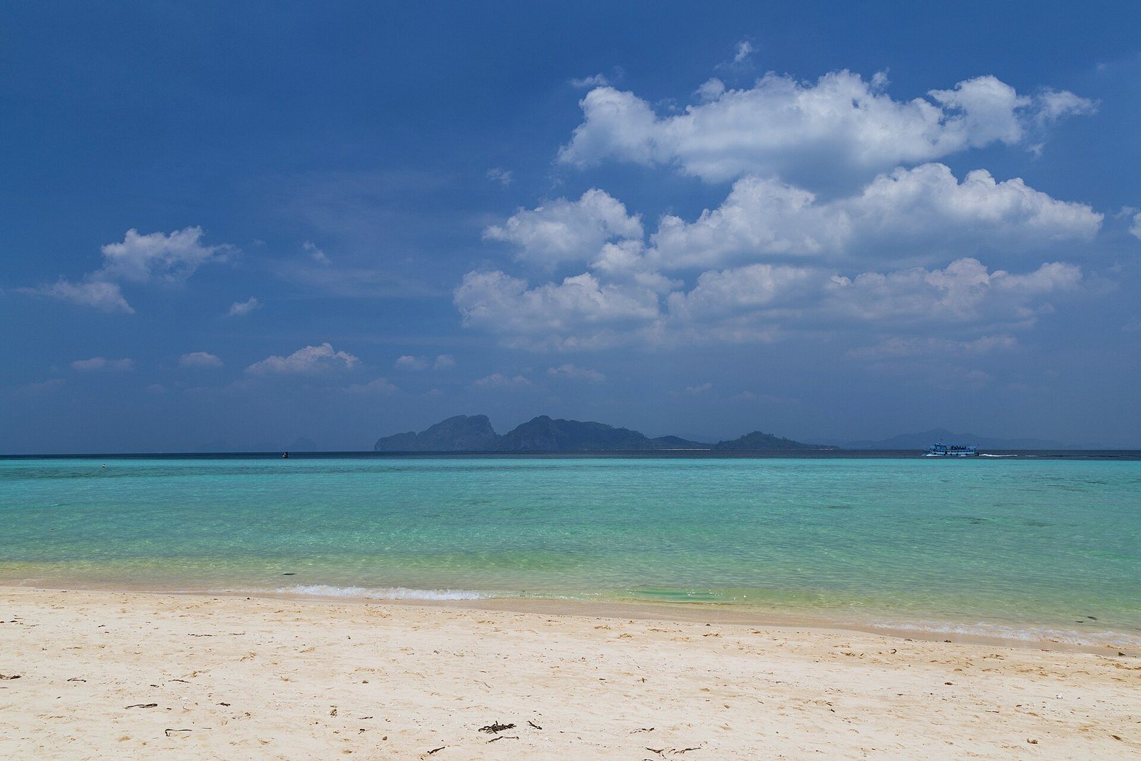 Shoreline on Ko Kradan