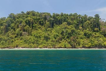 Coastline on Ko Ngai