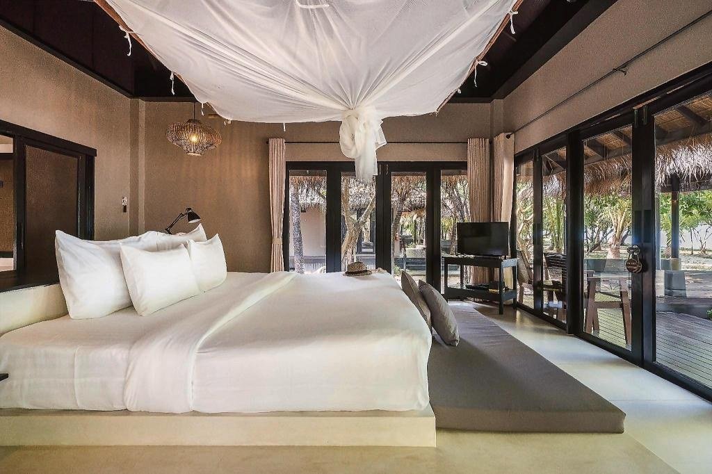 Beachfront Villa - Bed